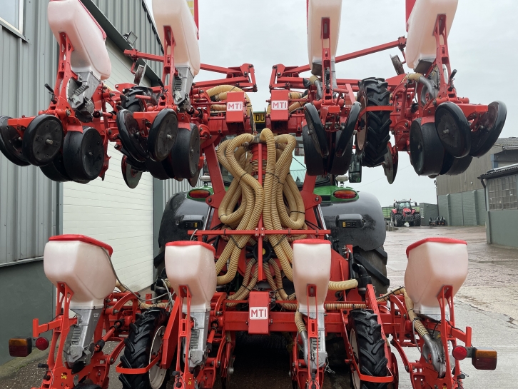 Gaspardo 8 row maize drill