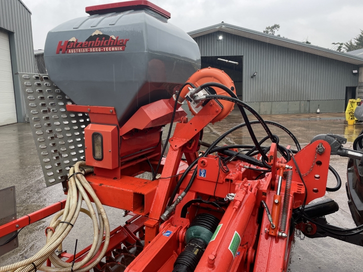 Kuhn HR 6004 6 Metre hydraulic folding power