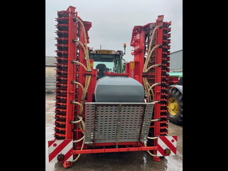 Kuhn HR 6004 6 Metre hydraulic folding power