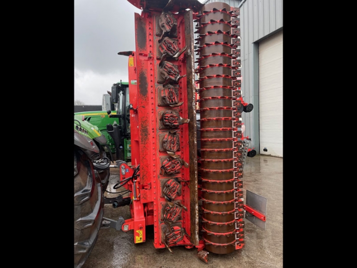 Kuhn HR 6004 6 Metre hydraulic folding power