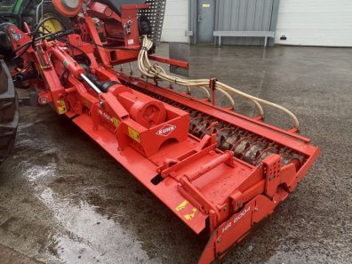Kuhn HR 6004 6 Metre hydraulic folding power