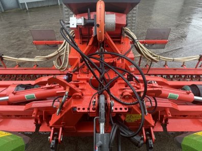 Kuhn HR 6004 6 Metre hydraulic folding power