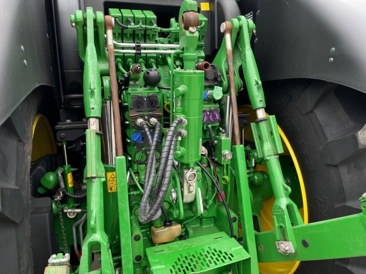 John Deere 6195R Ultimate Edition