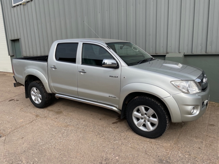 Toyota Hi-Lux Invincible 3.0LT Diesel