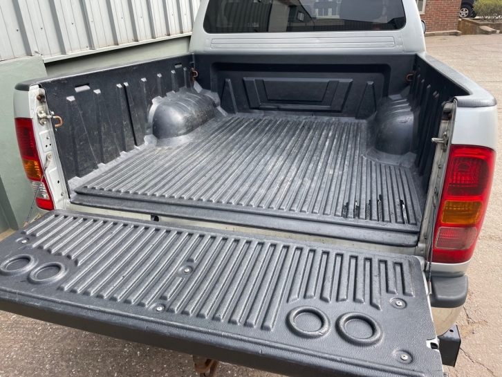 Toyota Hi-Lux Invincible 3.0LT Diesel