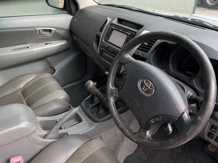Toyota Hi-Lux Invincible 3.0LT Diesel