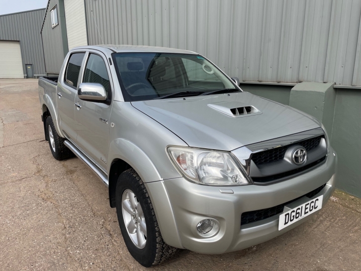 Toyota Hi-Lux Invincible 3.0LT Diesel