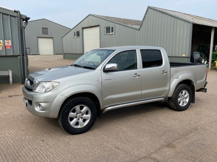 Toyota Hi-Lux Invincible 3.0LT Diesel