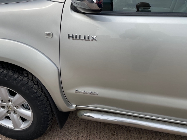 Toyota Hi-Lux Invincible 3.0LT Diesel
