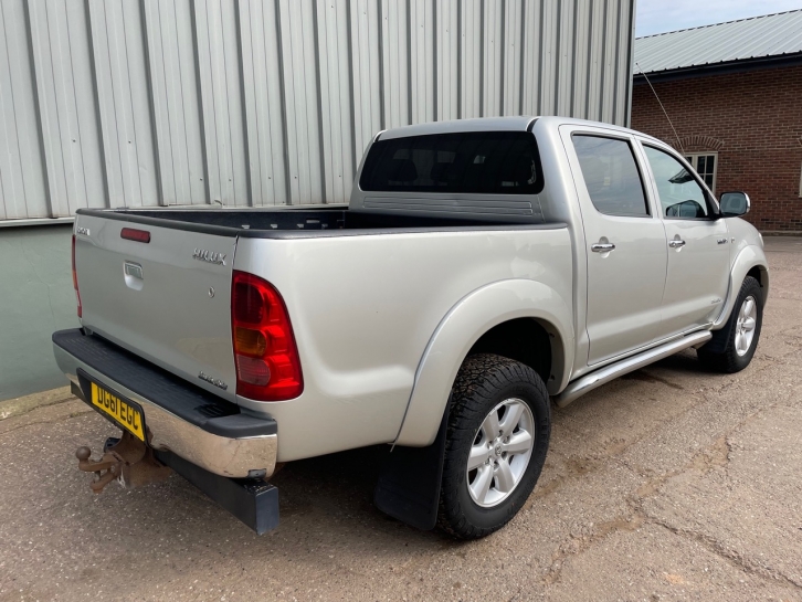 Toyota Hi-Lux Invincible 3.0LT Diesel