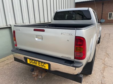 Toyota Hi-Lux Invincible 3.0LT Diesel