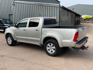 Toyota Hi-Lux Invincible 3.0LT Diesel