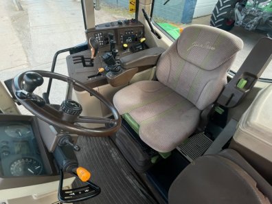 John Deere 6910