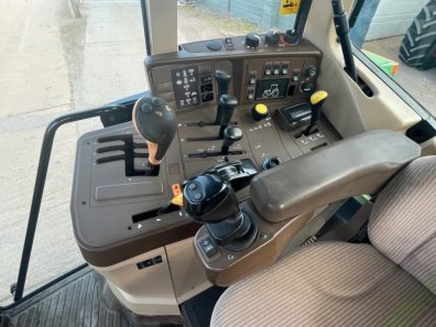 John Deere 6910