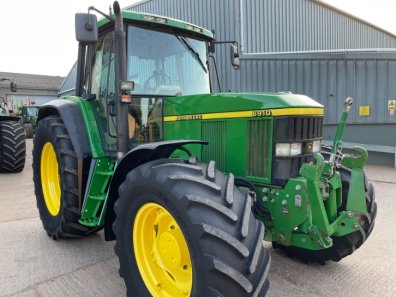 John Deere 6910