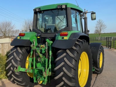 John Deere 6910