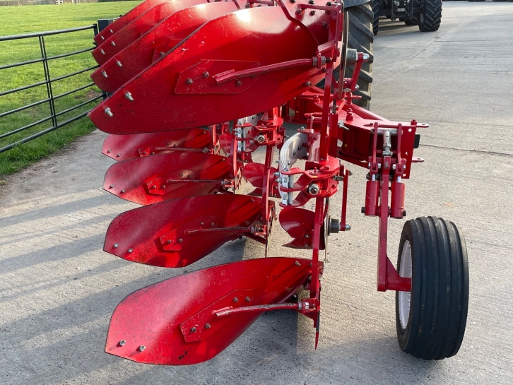Ovlac 4 furrow Auto reset plough