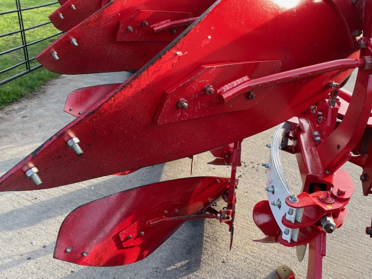 Ovlac 4 furrow Auto reset plough