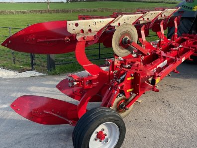 Ovlac 4 furrow Auto reset plough