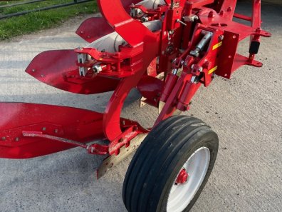 Ovlac 4 furrow Auto reset plough