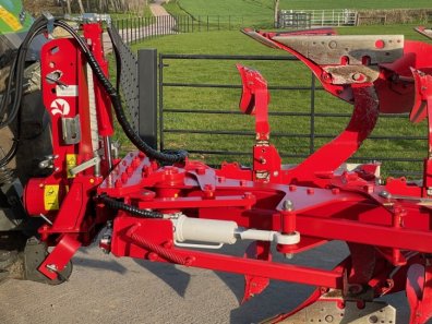Ovlac 4 furrow Auto reset plough