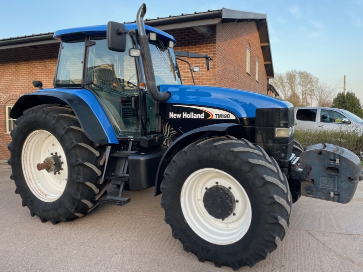 New Holland TM190