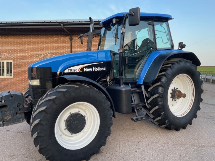 New Holland TM190