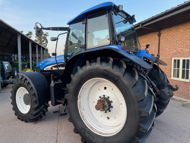 New Holland TM190