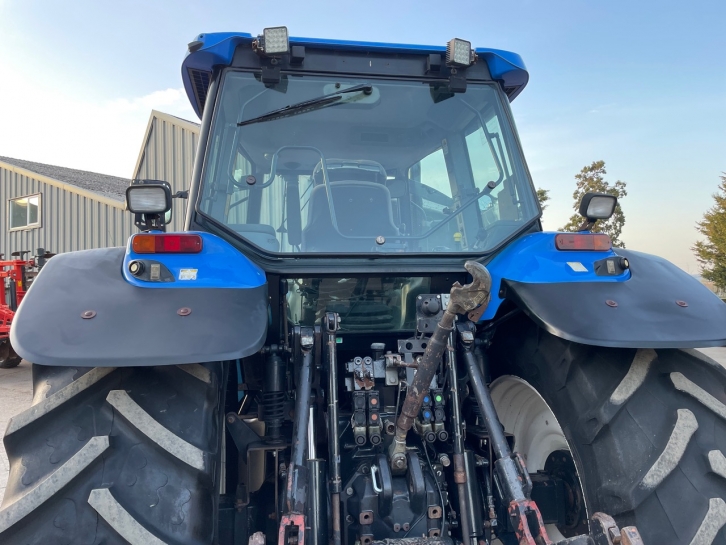 New Holland TM190