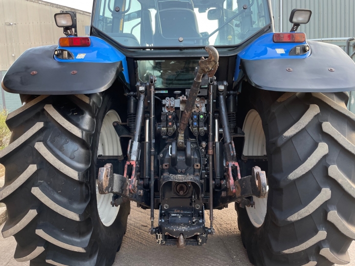 New Holland TM190