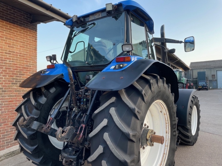 New Holland TM190