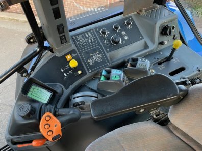 New Holland TM190