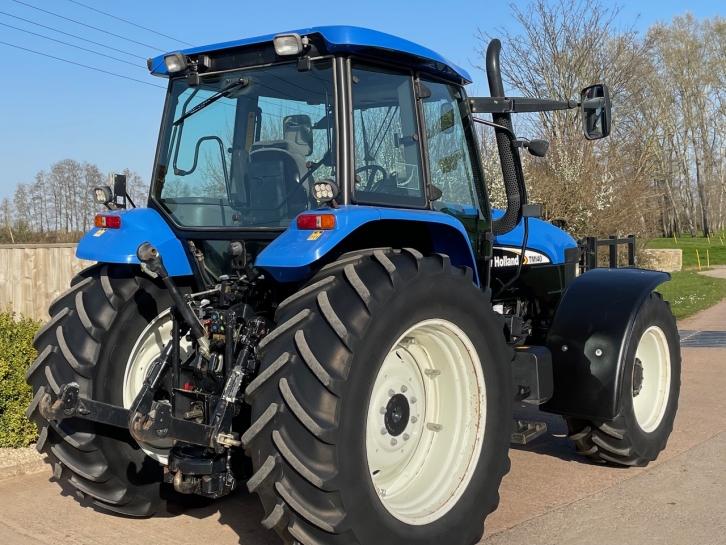 New Holland TM140