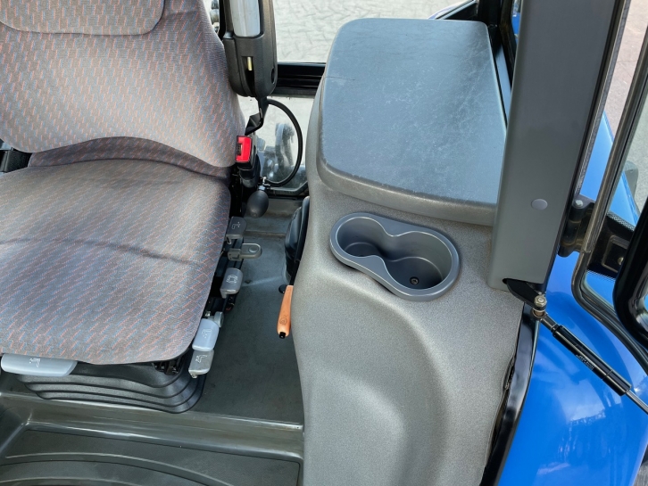New Holland TM140
