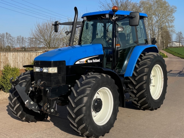 New Holland TM140