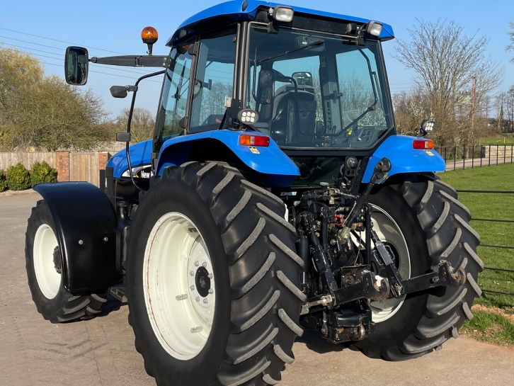 New Holland TM140