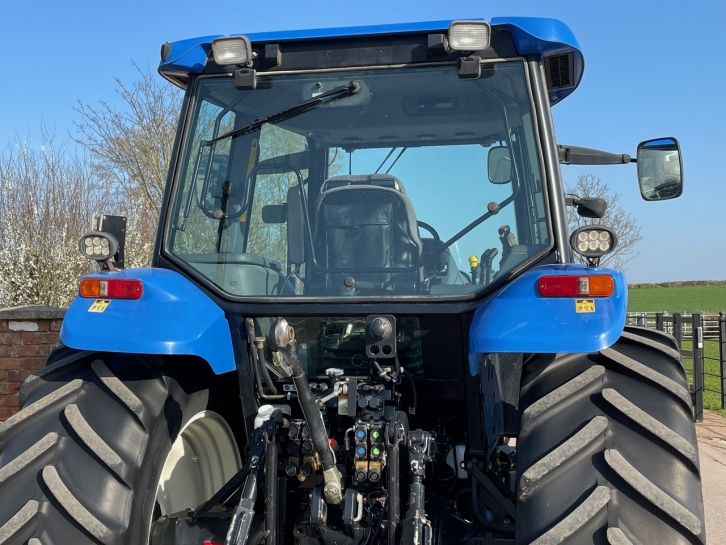 New Holland TM140