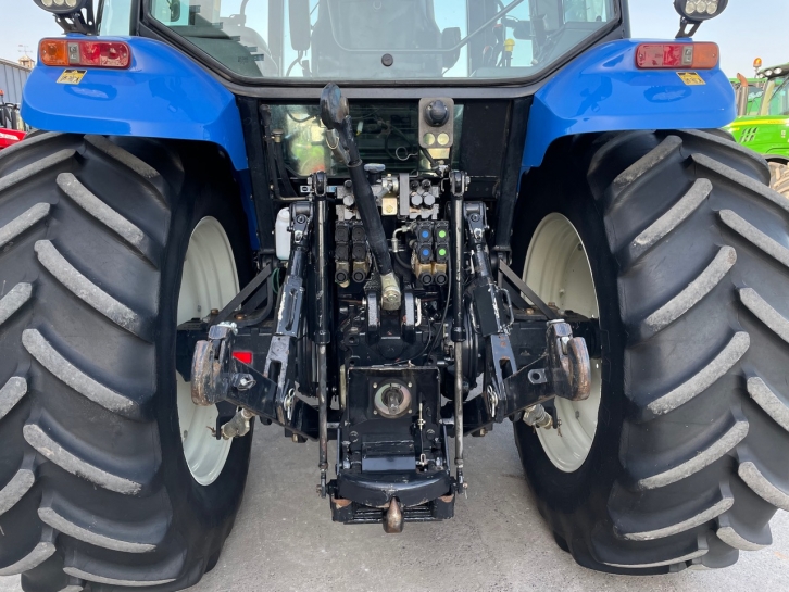 New Holland TM140