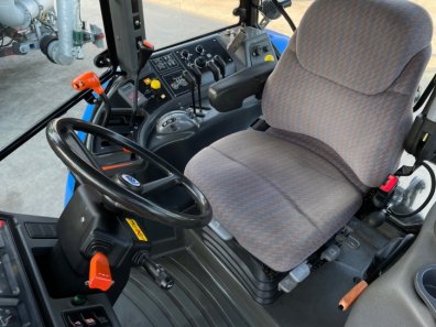 New Holland TM140