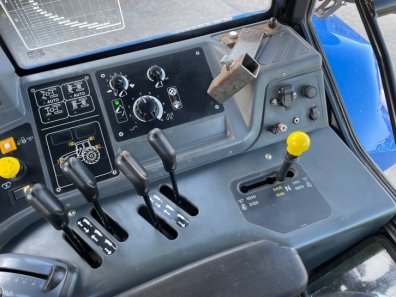 New Holland TM140