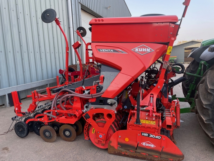 Kuhn HR 3040 power harrow   Venta 3030 air drill