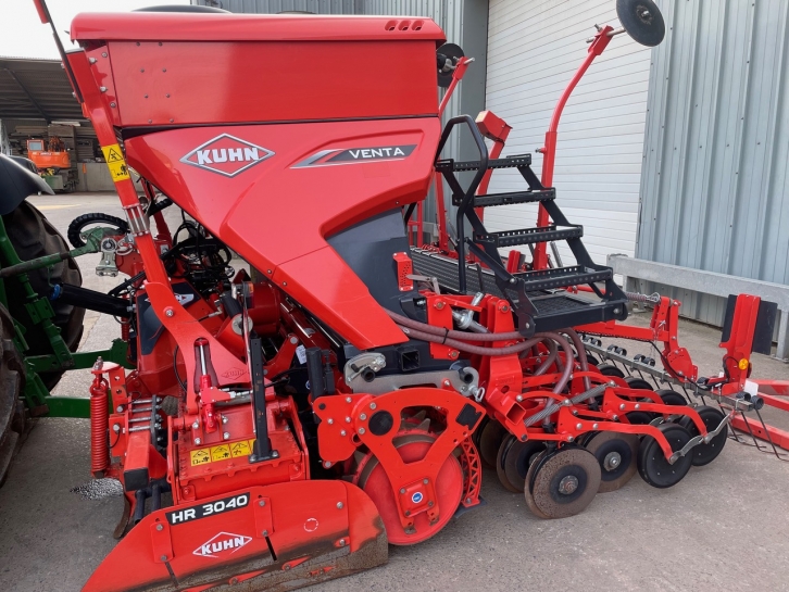 Kuhn HR 3040 power harrow   Venta 3030 air drill