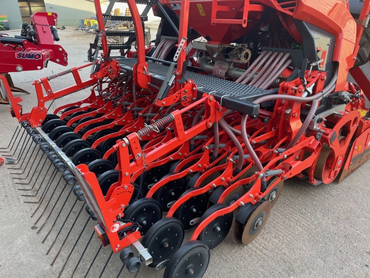 Kuhn HR 3040 power harrow   Venta 3030 air drill