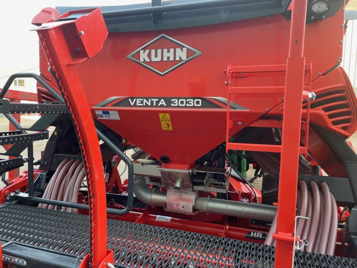 Kuhn HR 3040 power harrow   Venta 3030 air drill