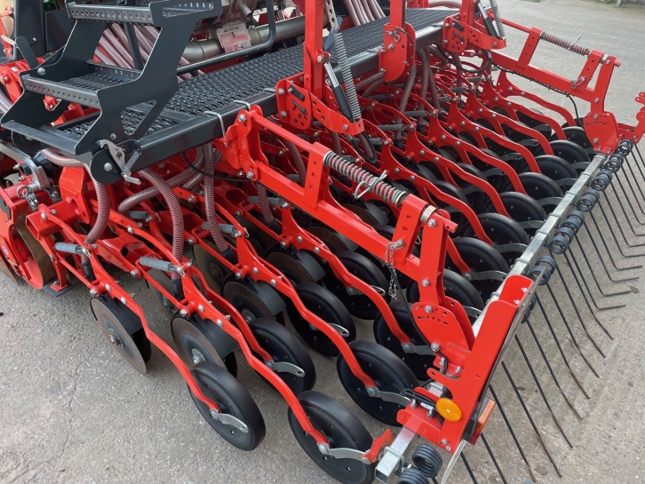 Kuhn HR 3040 power harrow   Venta 3030 air drill