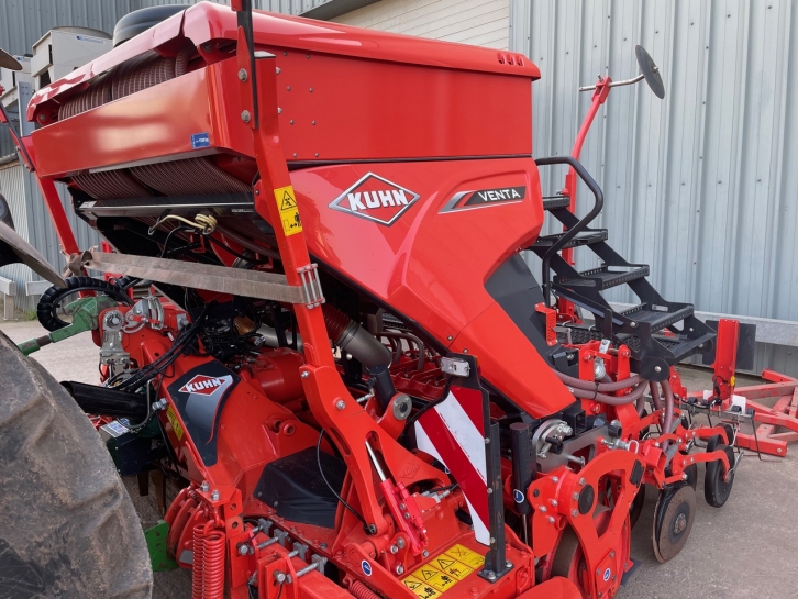 Kuhn HR 3040 power harrow   Venta 3030 air drill