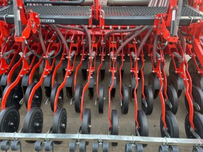 Kuhn HR 3040 power harrow   Venta 3030 air drill