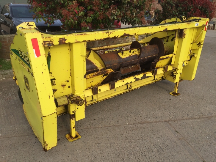 John Deere 630B grass header