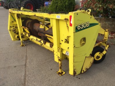 John Deere 630B grass header