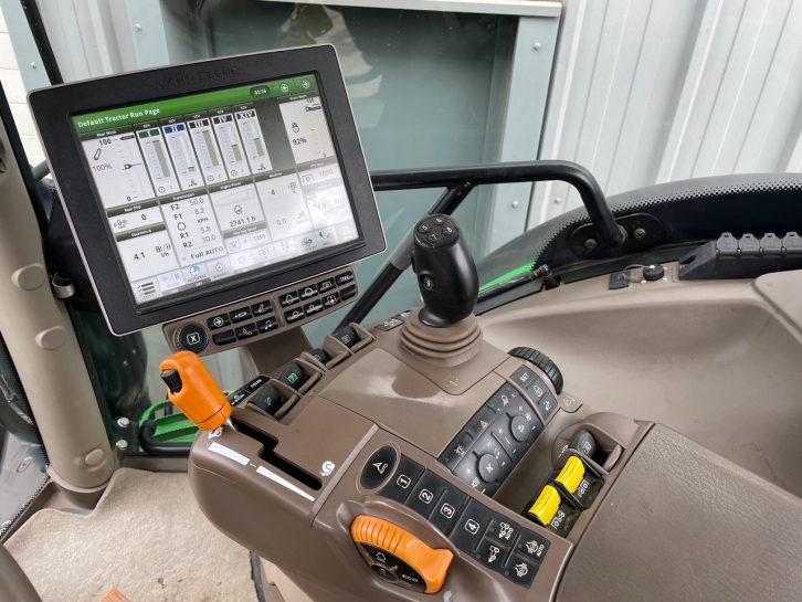 John Deere 6155R
